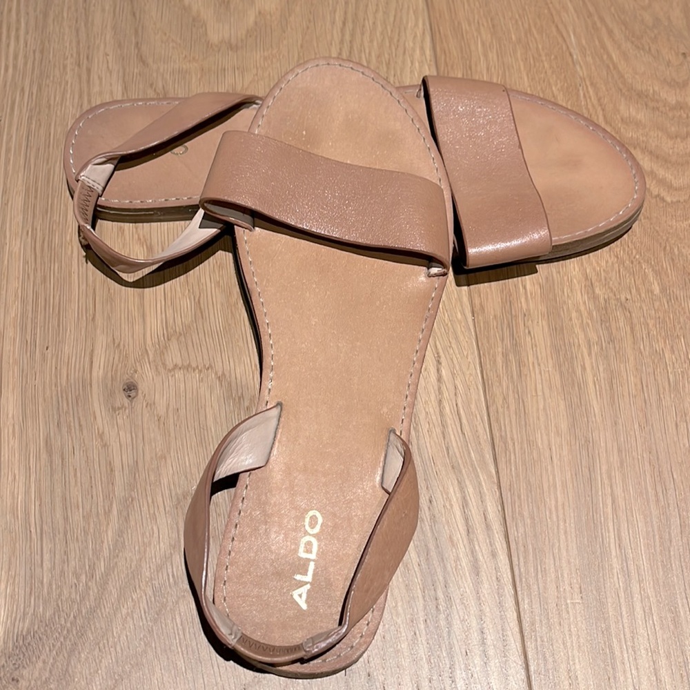 Nude leather flat sandals